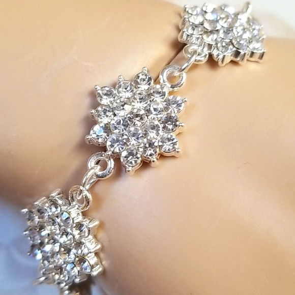 Hand Crafted Rhinestone Silver Tone Flower Design Bracelet - Picture 14 of 16